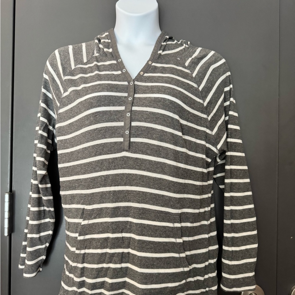 Old Navy Gray and White Striped Top